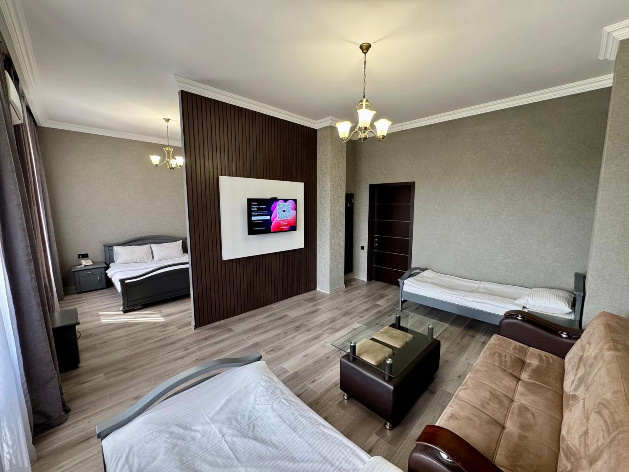 Capital Hotel เยเรวาน ภายนอก รูปภาพ